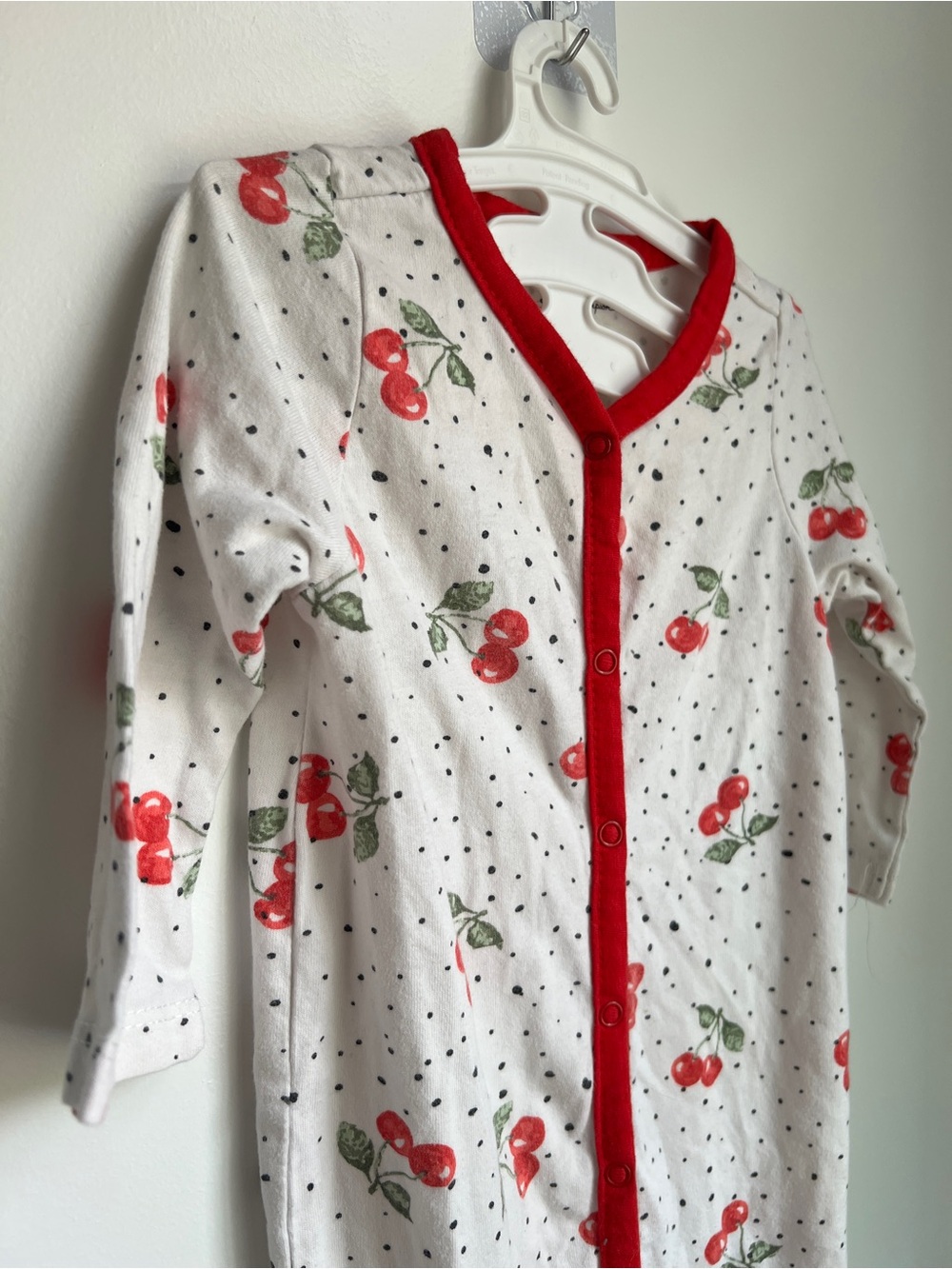 Jessica Simpson Cherry Footed Sleeper Pajamas 6โ9 Months White Red
